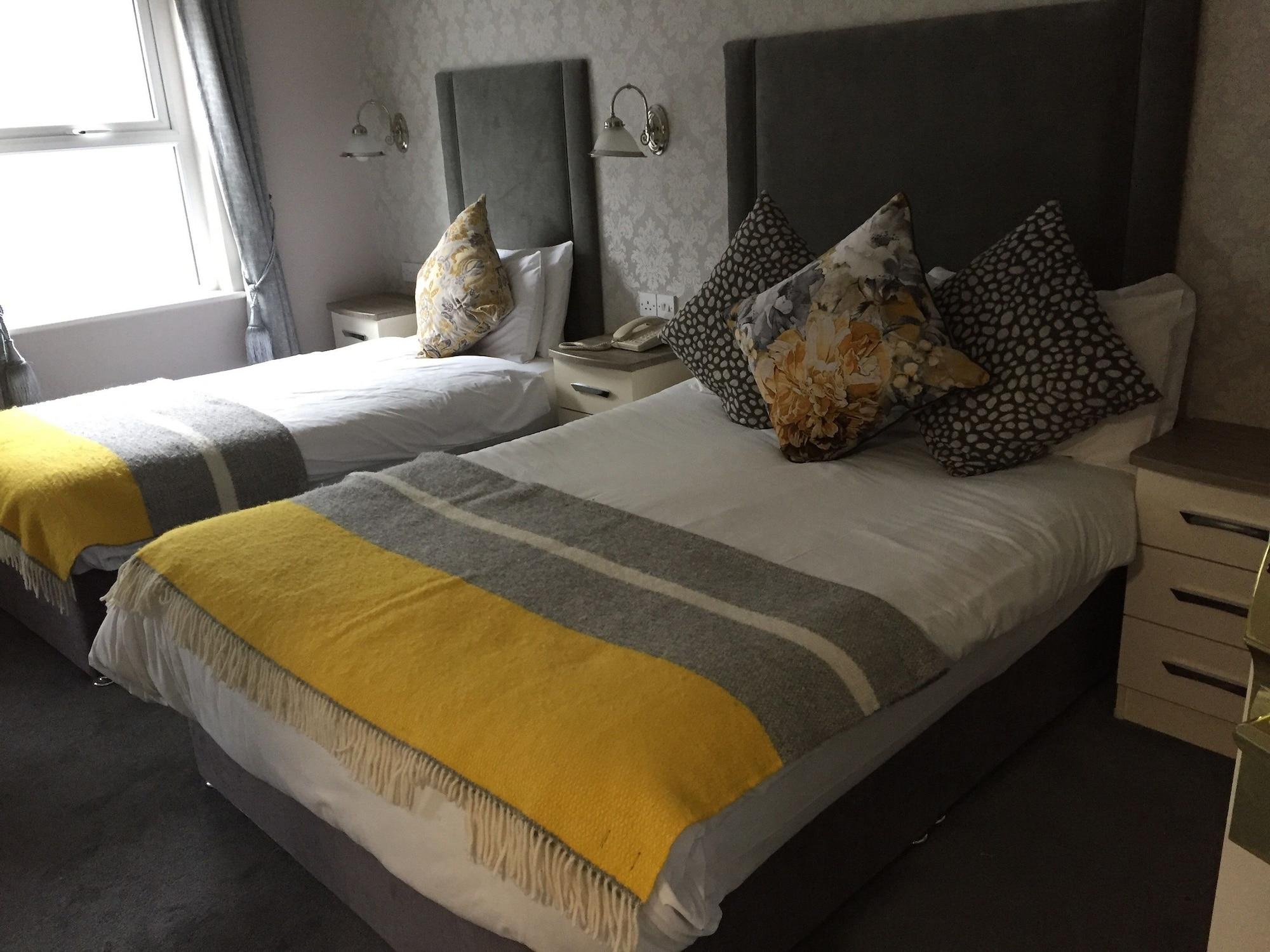 Castle Arch Hotel Трим Екстериор снимка