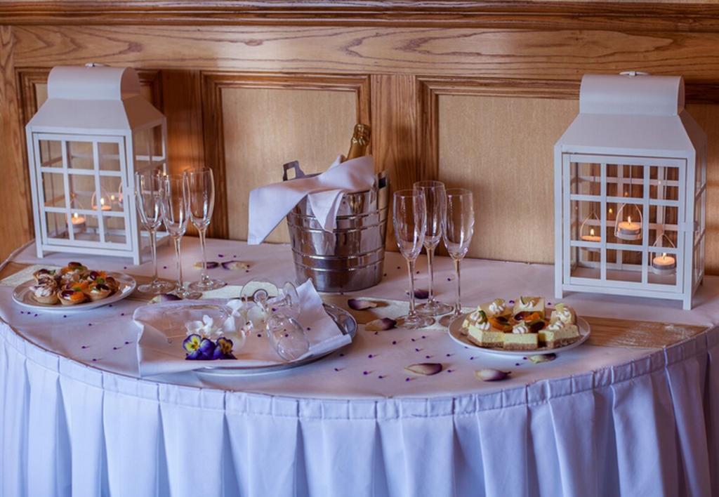 Castle Arch Hotel Трим Екстериор снимка