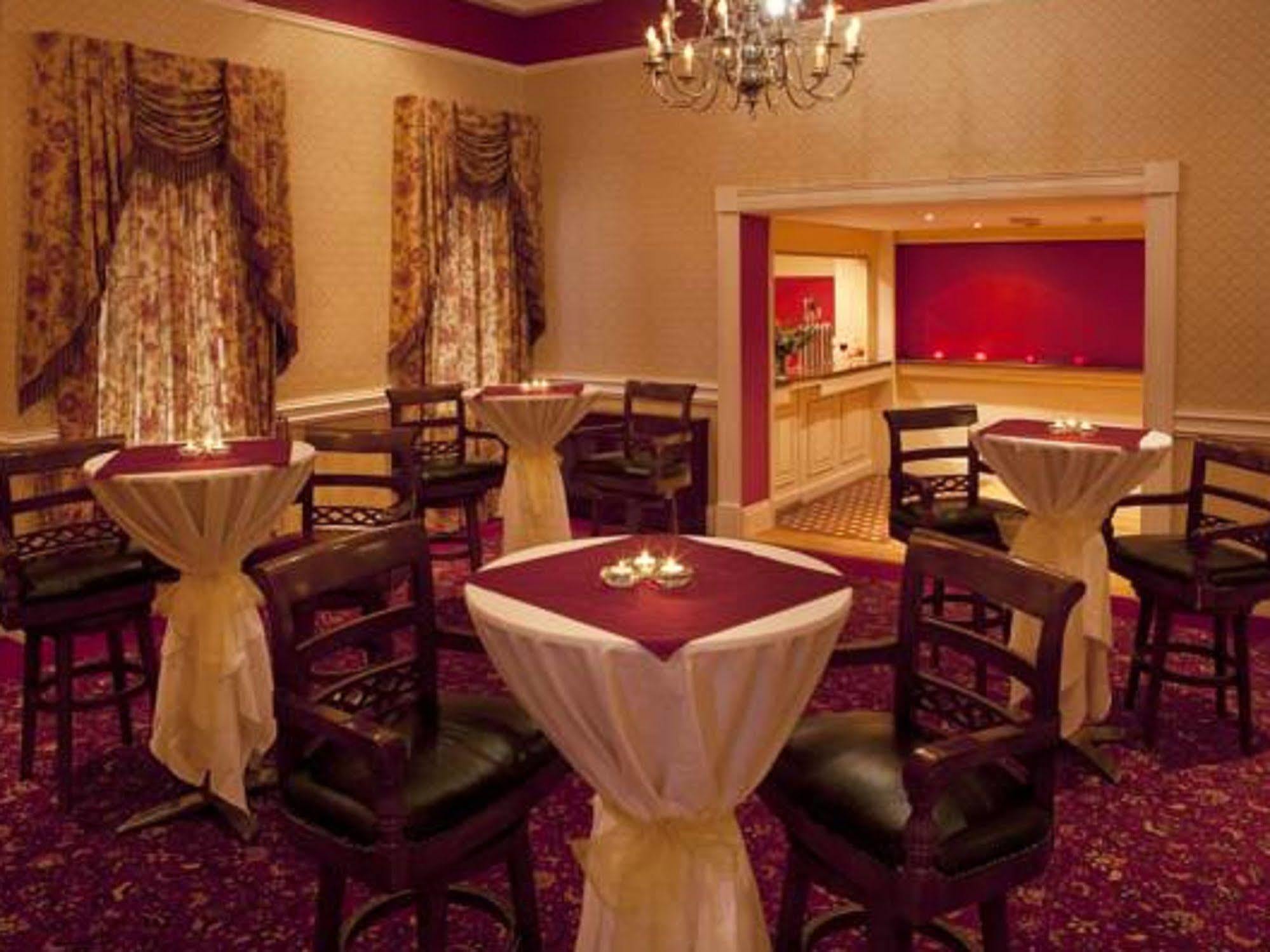 Castle Arch Hotel Трим Екстериор снимка