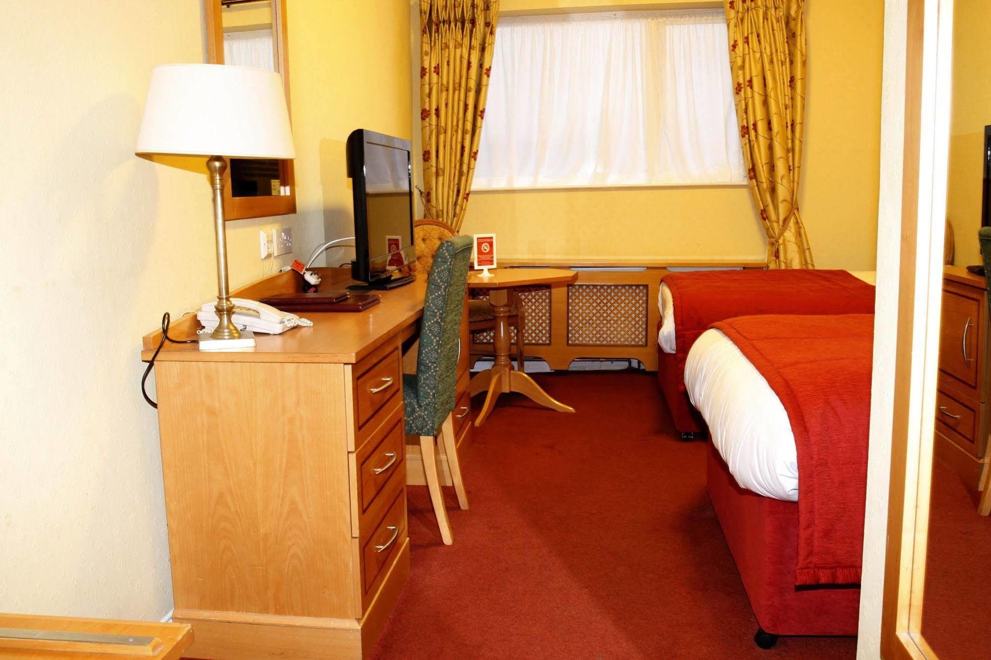 Castle Arch Hotel Трим Екстериор снимка