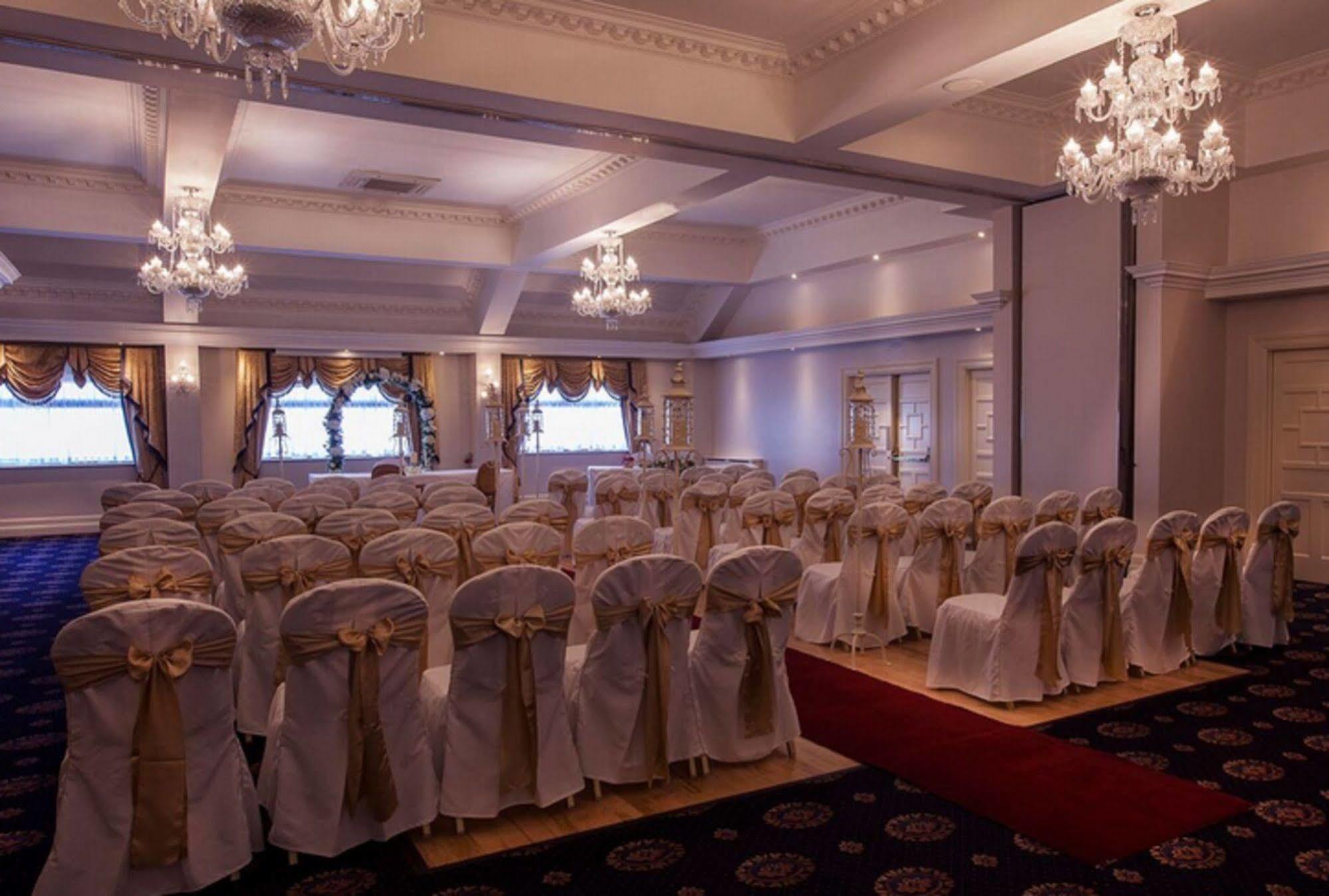 Castle Arch Hotel Трим Екстериор снимка